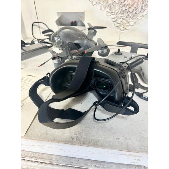 DJI FPV Goggles V2, Remote Controller Racing Drone Set with MicroSD Card - Picture 2 of 10